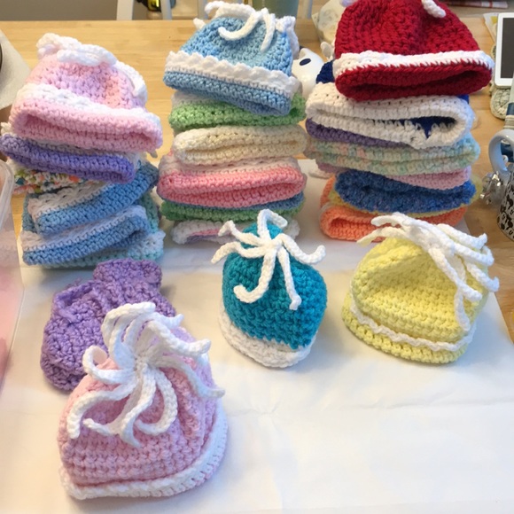 Sale 🌸 3/$9 🌸 Hats handmade crochet , sm, sm/M, Medium , Med/Lge, booties etc - Picture 5 of 5